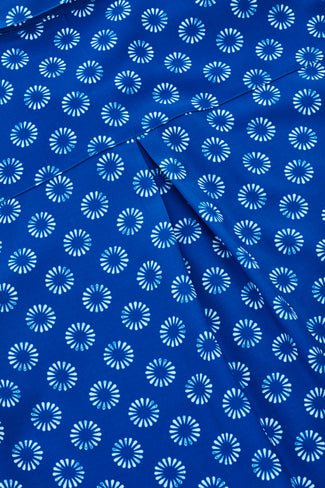 BIZ CARE WOMENS FLORENCE DAISY PRINT SHORT SLEEVE SHIRT CS948LS - Icon Tshirts